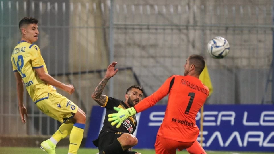 Αστέρας Τρίπολης – ΑΕΚ 2-3: Στο 92′ η Ένωση απέδρασε από την Τρίπολη- Το «χρυσό» γκολ του Σιμόες